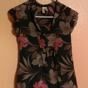 Daisy & Clover petite black floral top